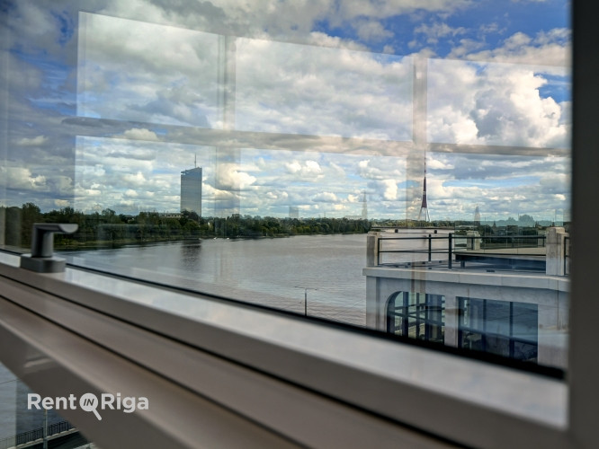 B klases birojs ar panorāmas skatu uz Daugavu  Mūkusalas ielā.  Iznomā mūsdienīgas B klases Rīga - foto 1