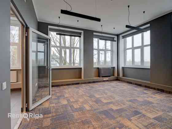 Офис класса B с панорамным видом на Даугаву  улица Муксалас.  Аренда современного Rīga