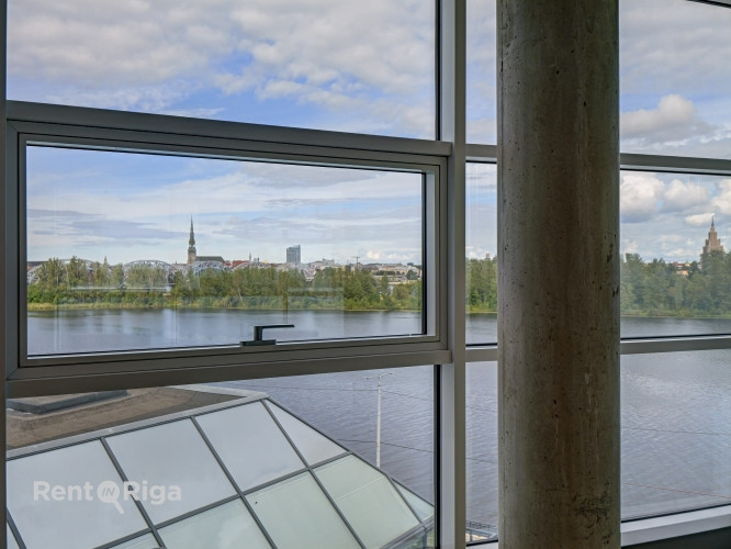 B klases birojs ar panorāmas skatu uz Daugavu  Mūkusalas ielā.  Iznomā mūsdienīgas B klases Rīga - foto 1
