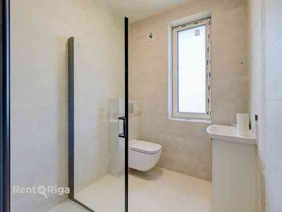 Сдаётся в аренду новый дом недалеко от центра Кекавы!  Предлагается светлый и Ķekavas pagasts