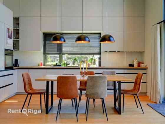 Сдаётся современный новый дом в Саласпилсе с солнечными панелями!  Предлагается Salaspils