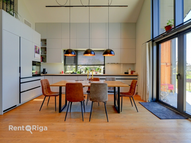 Izīrē modernu jaunbūvi Salaspilī ar saules paneļiem!  Tiek piedāvāta izīrēšanai moderna Salaspils - foto 2