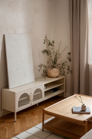 Tiek piedāvāts ilgtermiņa īrei 2 istabu dzīvoklis renovētā Jūgendstila ēkā Grīziņa Rīga - foto 4