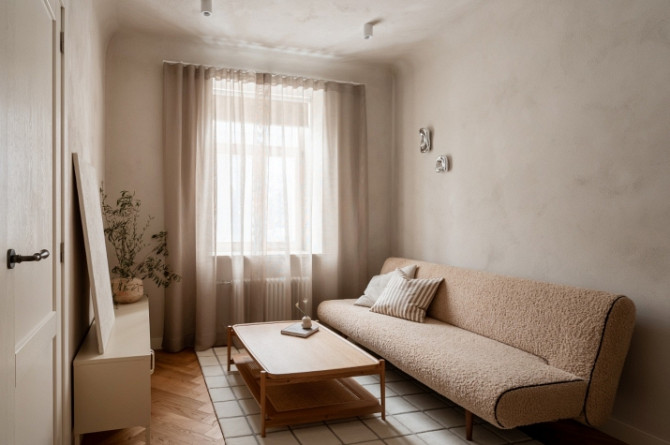 Tiek piedāvāts ilgtermiņa īrei 2 istabu dzīvoklis renovētā Jūgendstila ēkā Grīziņa Rīga - foto 2