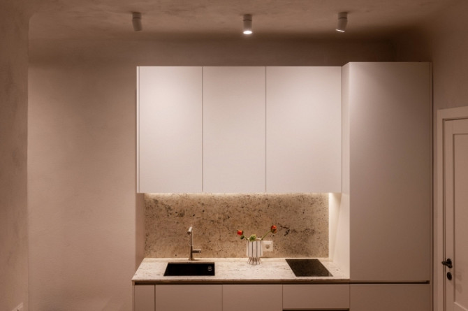 Tiek piedāvāts ilgtermiņa īrei 2 istabu dzīvoklis renovētā Jūgendstila ēkā Grīziņa Rīga - foto 7