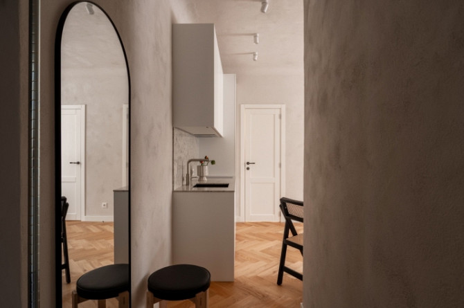 Tiek piedāvāts ilgtermiņa īrei 2 istabu dzīvoklis renovētā Jūgendstila ēkā Grīziņa Rīga - foto 8