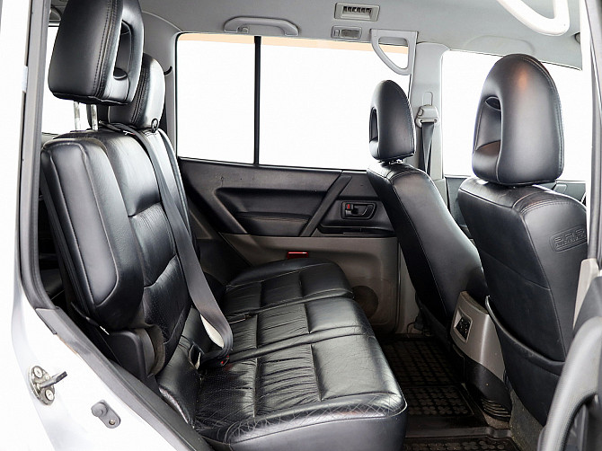 Mitsubishi Pajero Luxury ATM 3.2 DI-D 121kW Таллин - изображение 7