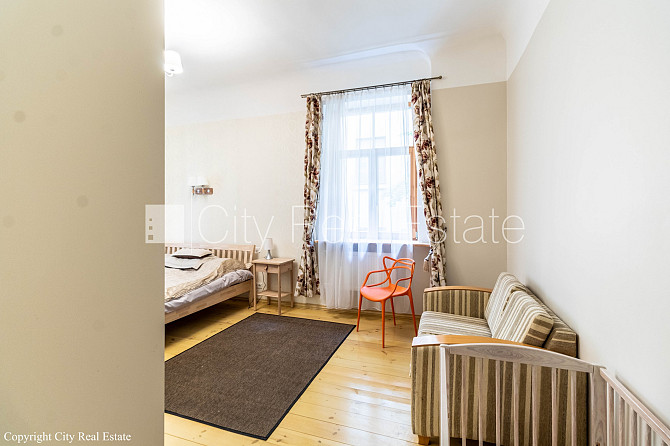 Fasādes māja, ieeja no ielas, ir lifts, kāpņu telpa pēc kapitālā remonta, guļamistabu Rīga - foto 8