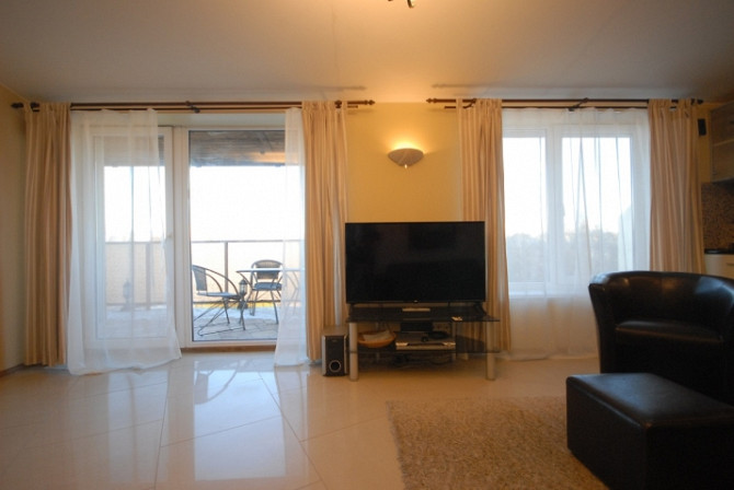 Izīrē ekskluzīvu PENTHOUSE dzīvokli ar terasi. Dzīvoklis pilnībā aprīkots. Ēka atrodas Rīga - foto 6