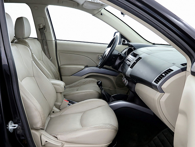 Mitsubishi Outlander Luxury 2.0 DI-D 103kW Tallina - foto 6