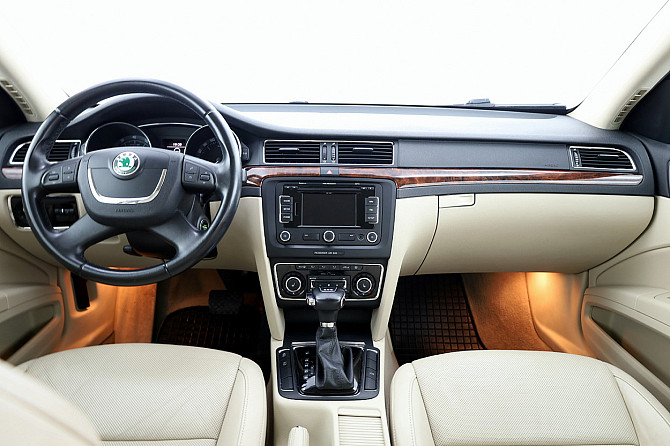 Skoda Superb Highline ATM 1.8 118kW Таллин - изображение 5
