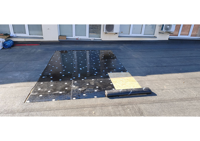 Ruberoida hidroizolācijas montāža.
Montējam jebkādas sarežģītības hidroizolāciju uz plakaniem... Rīga - foto 10