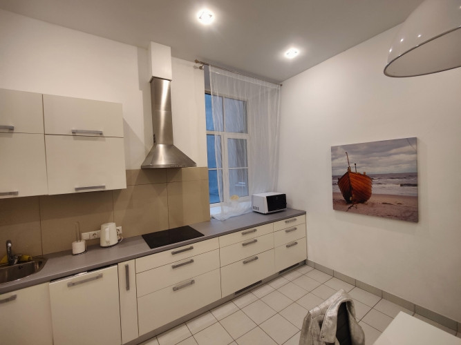 Stilīgs dzīvoklis pilsētas Klusajā centrā, vēstniecību rajonā, renovētā jūgendstila Rīga - foto 5