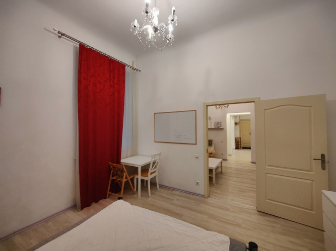 Stilīgs dzīvoklis pilsētas Klusajā centrā, vēstniecību rajonā, renovētā jūgendstila Rīga - foto 8