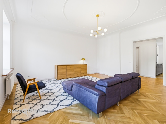 Izīrē plašu un skaistu 4 istabu dzīvokli Klusajā centrā.   Dzīvokļa plānojums sastāv no Rīga - foto 12