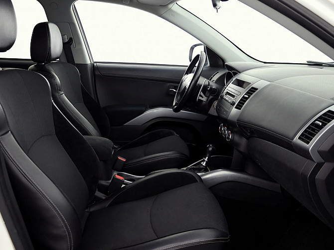 Mitsubishi Outlander Luxury Facelift ATM 2.2 Di-D 115kW Таллин - изображение 6