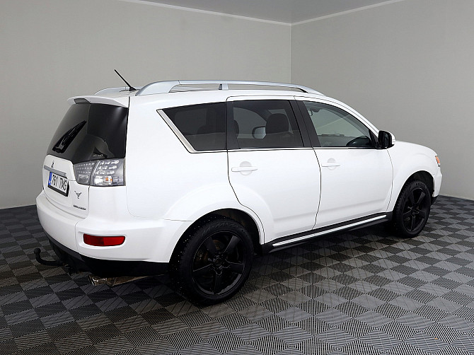 Mitsubishi Outlander Luxury Facelift ATM 2.2 Di-D 115kW Таллин - изображение 3