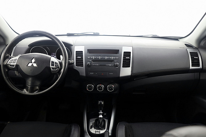 Mitsubishi Outlander Luxury Facelift ATM 2.2 Di-D 115kW Таллин - изображение 5