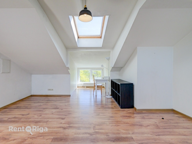 Piedāvājam ilgtermiņa īrei gaišu 2 istabu mansarda dzīvokli Torņkalnā - vieta, kur Rīga - foto 6