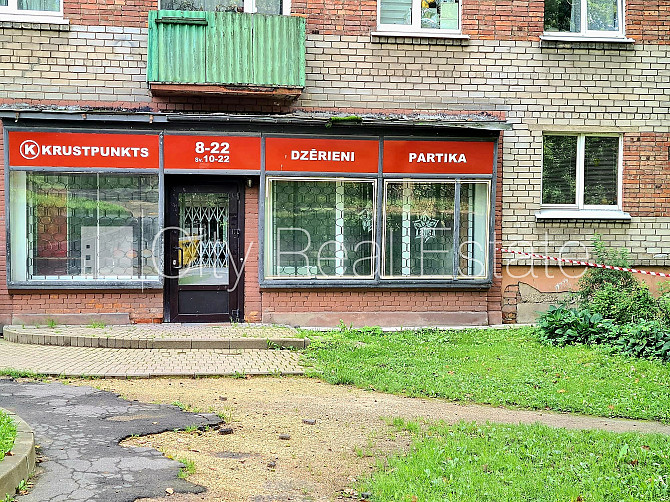 Fasādes māja, ieeja no ielas un pagalma, telpas izolētas, centrālā apkure, lielie skatlogi, Rīga - foto 5