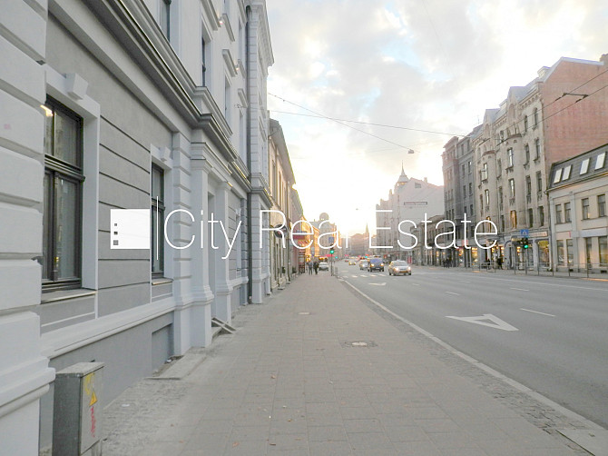 Fasādes māja, renovēta māja, slēgts pagalms, ieeja no ielas, kāpņu telpa pēc kapitālā Rīga - foto 12