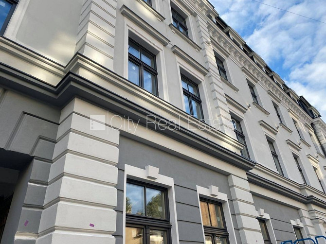 Fasādes māja, renovēta māja, slēgts pagalms, ieeja no ielas, kāpņu telpa pēc kapitālā Rīga - foto 8