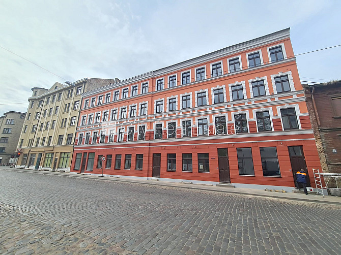 Fasādes māja, renovēta māja, ieeja no ielas, kāpņu telpa pēc kapitālā remonta, logi Rīga - foto 15