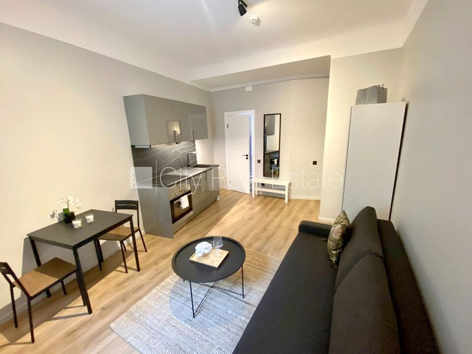 Fasādes māja, renovēta māja, slēgts pagalms, ieeja no ielas un pagalma, ir lifts, kāpņu Rīga - foto 2
