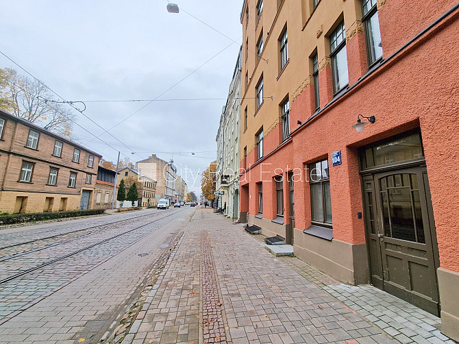 Fasādes māja, renovēta māja, slēgts pagalms, ieeja no ielas, kāpņu telpa pēc kapitālā Rīga - foto 17
