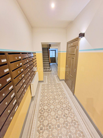 Fasādes māja, renovēta māja, slēgts pagalms, ieeja no ielas, kāpņu telpa pēc kapitālā Rīga - foto 16