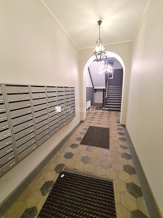 Fasādes māja, renovēta māja, slēgts pagalms, ieeja no ielas, kāpņu telpa pēc kapitālā Rīga - foto 13