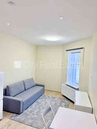 Фасадный дом, реновированный дом, закрытый двор, территория обнесена забором, Rīga