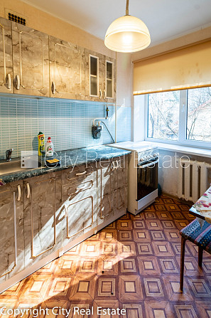 Fasādes māja, vieta automašīnai, ieeja no ielas, kāpņu telpa pēc kosmētiskā remonta, Jūrmala - foto 12