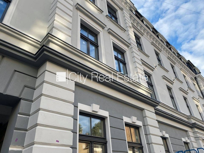 Fasādes māja, renovēta māja, slēgts pagalms, ieeja no ielas, kāpņu telpa pēc kapitālā Rīga - foto 16