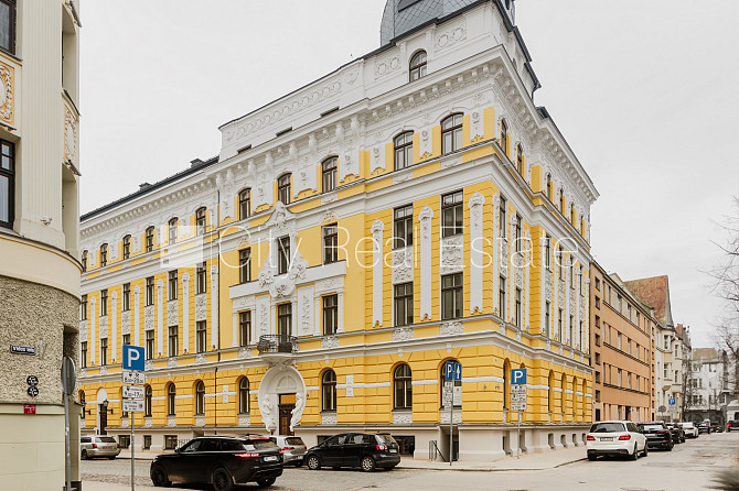 Фасадный дом, реновированный дом, установлены солнечные панели , благоустроенный Рига - изображение 1