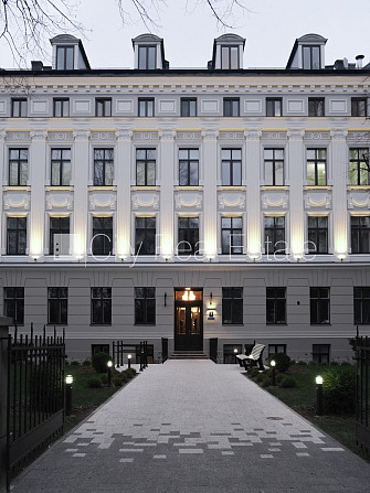 Projekts - Kalpaka Residence, fasādes māja, renovēta māja, slēgts pagalms, objektu apsargā Rīga - foto 12