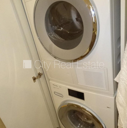Fasādes māja, renovēta māja, garāžas vārti aprīkoti ar automatizētu atvēršanās un Rīga - foto 7