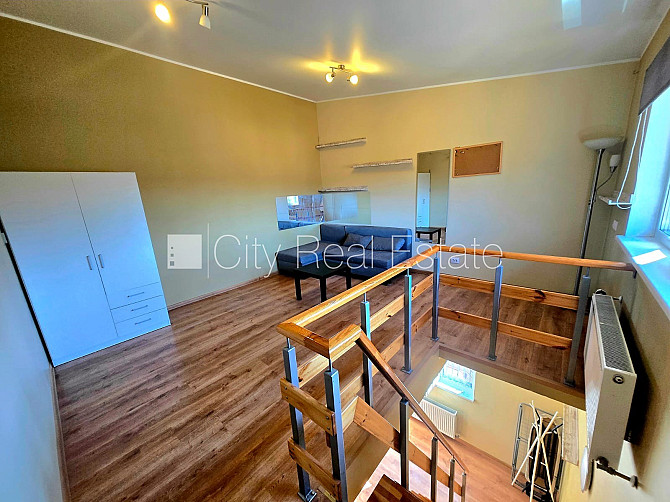Pagalma māja, iežogota teritorija ar koka sētu, logi vērsti uz pagalma pusi, gāzes apkure, Rīga - foto 2