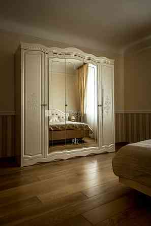 Фасадный дом, реновированный дом, место для машины, вход с улицы и со двора, Рига