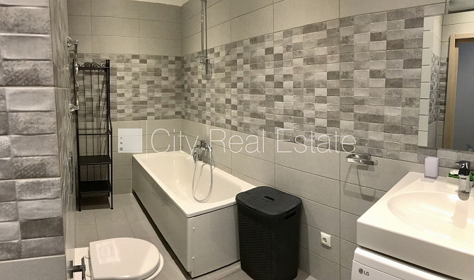 Fasādes māja, renovēta māja, labiekārtots apzaļumots pagalms, luksuss apartamenti  73 m2, Rīga - foto 12
