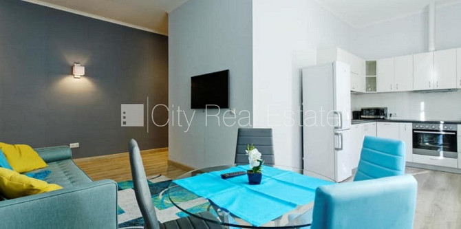 Fasādes māja, renovēta māja, labiekārtots apzaļumots pagalms, luksuss apartamenti  73 m2, Rīga - foto 8