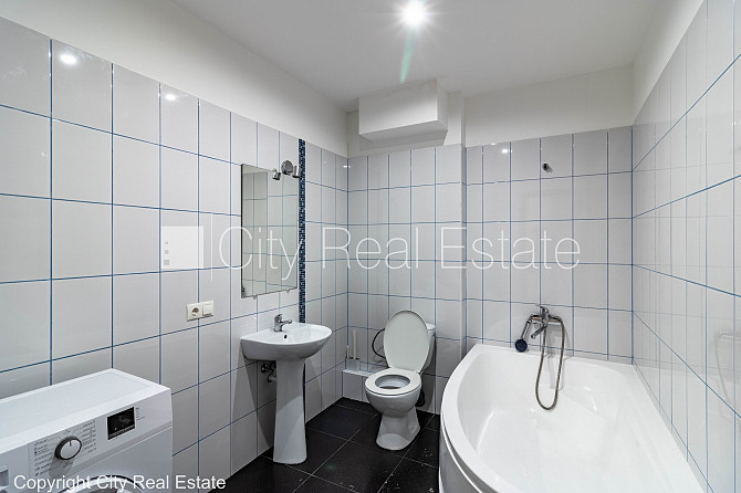 Новостройка, благоустроенный озеленённый двор, вход с улицы, лифт, лестничная Рига - изображение 9