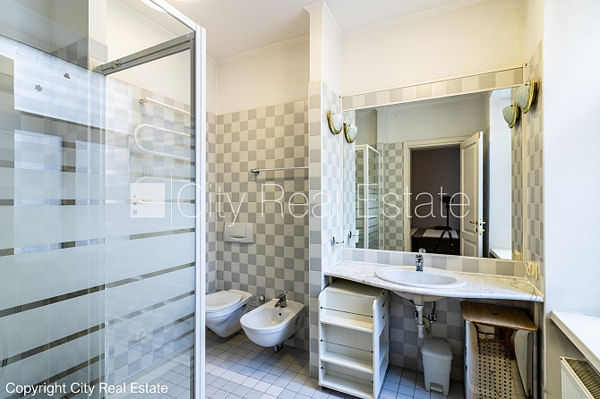 Fasādes māja, renovēta māja, slēgts pagalms, ieeja no ielas un pagalma, ir lifts, kāpņu Rīga - foto 18