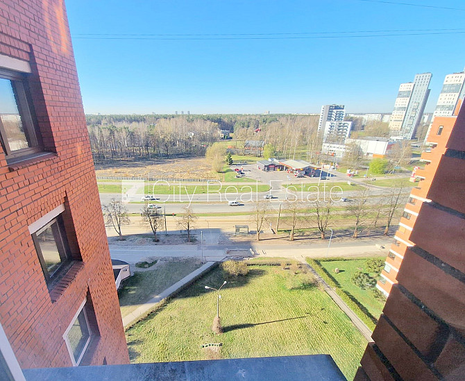 Fasādes māja, vieta automašīnai, objektu apsargā fiziskā apsardze, ieeja no pagalma, ir Rīga - foto 13
