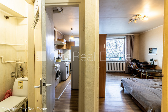 Fasādes māja, labiekārtota apzaļumota teritorija, vieta automašīnai, ir lifts, lodžija, logi Rīga - foto 9