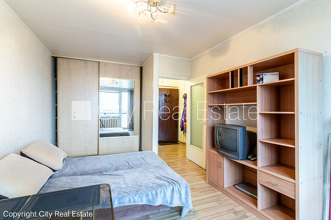 Fasādes māja, labiekārtota apzaļumota teritorija, vieta automašīnai, ir lifts, lodžija, logi Rīga - foto 1