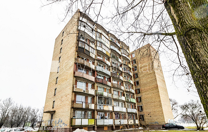 Fasādes māja, labiekārtota apzaļumota teritorija, vieta automašīnai, ir lifts, lodžija, logi Rīga - foto 20