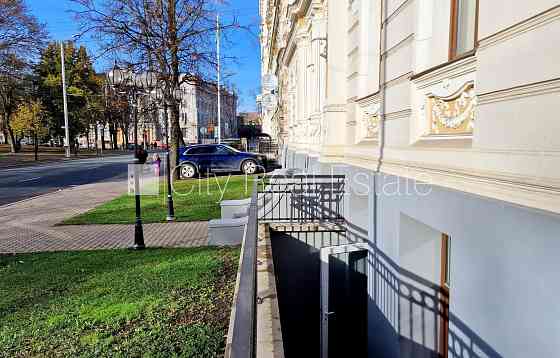 Земля в собственности, фасадный дом, реновированный дом, благоустроенная Рига
