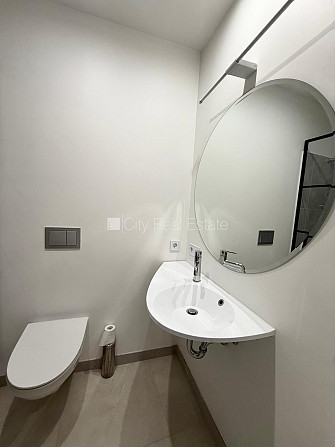 Fasādes māja, renovēta māja, slēgts pagalms, ieeja no ielas, luksuss apartamenti , logi Rīga - foto 15