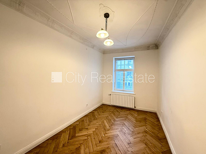 Fasādes māja, renovēta māja, slēgts pagalms, ieeja no ielas, luksuss apartamenti , logi Rīga - foto 8